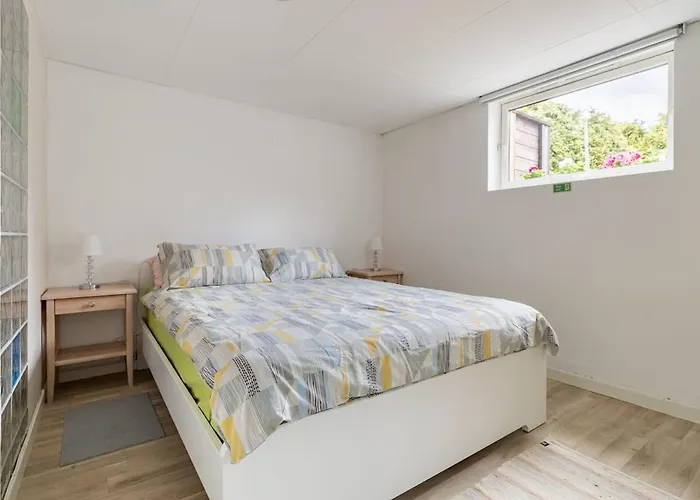 Mountain View Near Oslo: Bedroom, Lounge, Kitchen And Bathroom. Flat In Rykkinn